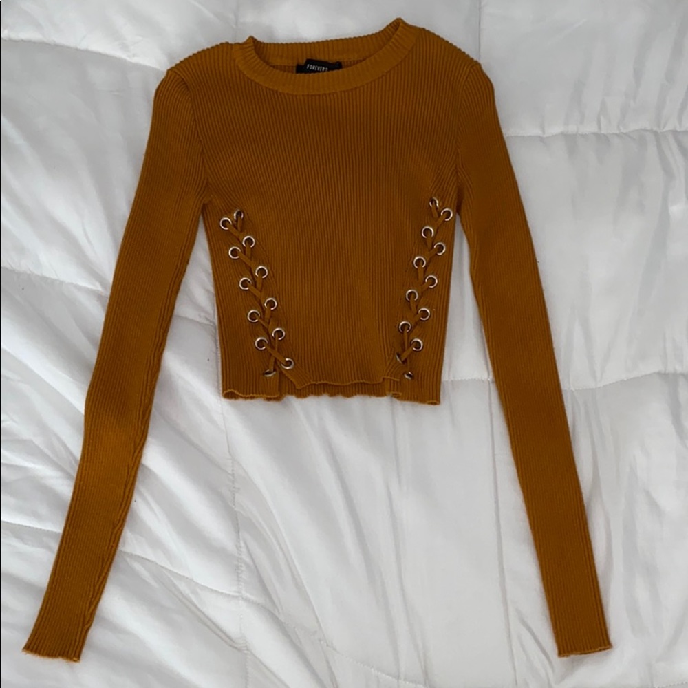 adorable cropped long sleeve!